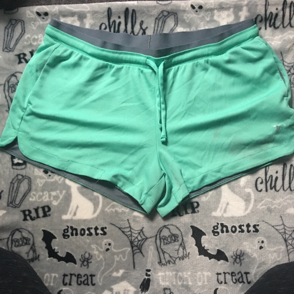 Old navy active shorts FREE W BUNDLE 💕